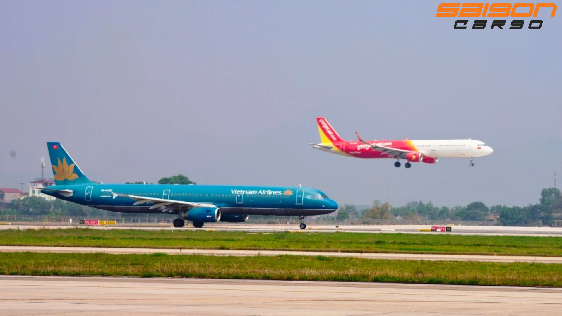 Việt Nam đóng cửa sân bay và sơ tán hàng chục nghìn người để ứng phó bão Bualoi