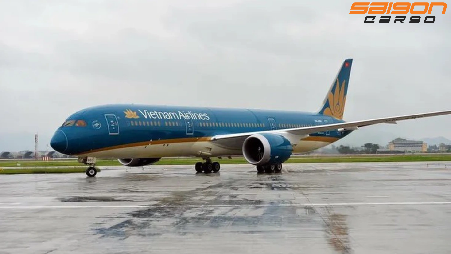 Việt Nam đóng cửa sân bay và sơ tán hàng chục nghìn người để ứng phó bão Bualoi