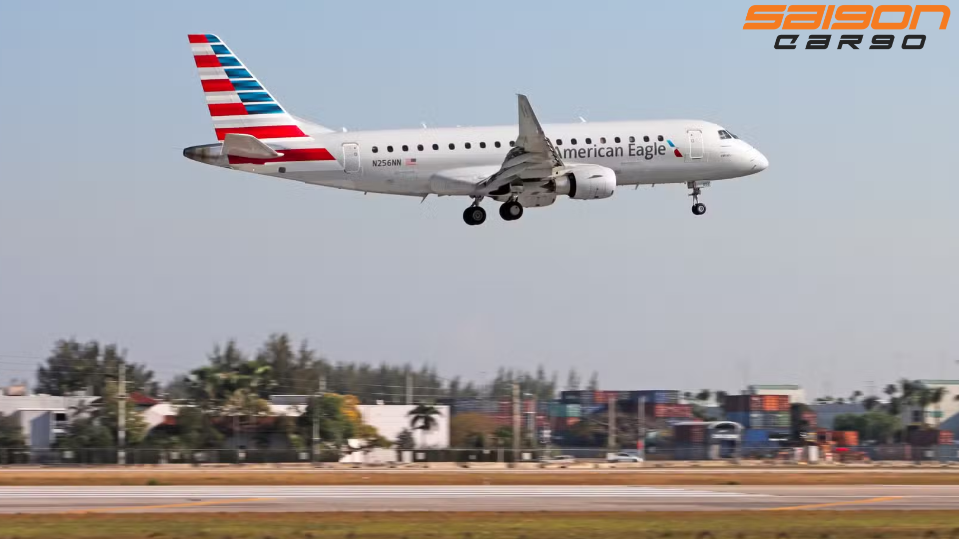 Máy bay American Eagle Embraer E175 hạ cánh khẩn cấp tại Columbus do kính lái nứt